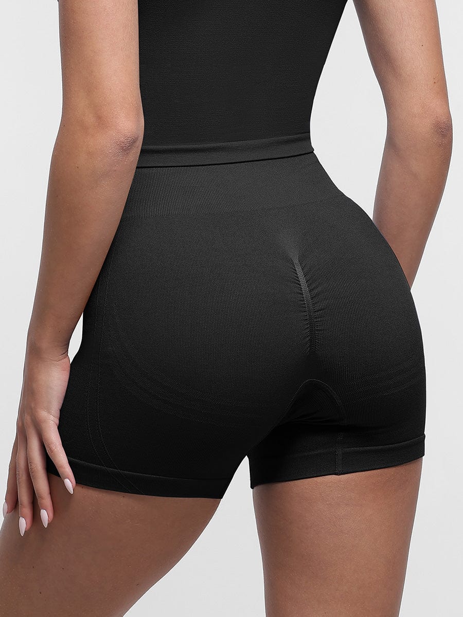 https://cdn.shopify.com/s/files/1/0493/3874/4983/files/activewear-1156031910.jpg?v=1744751257