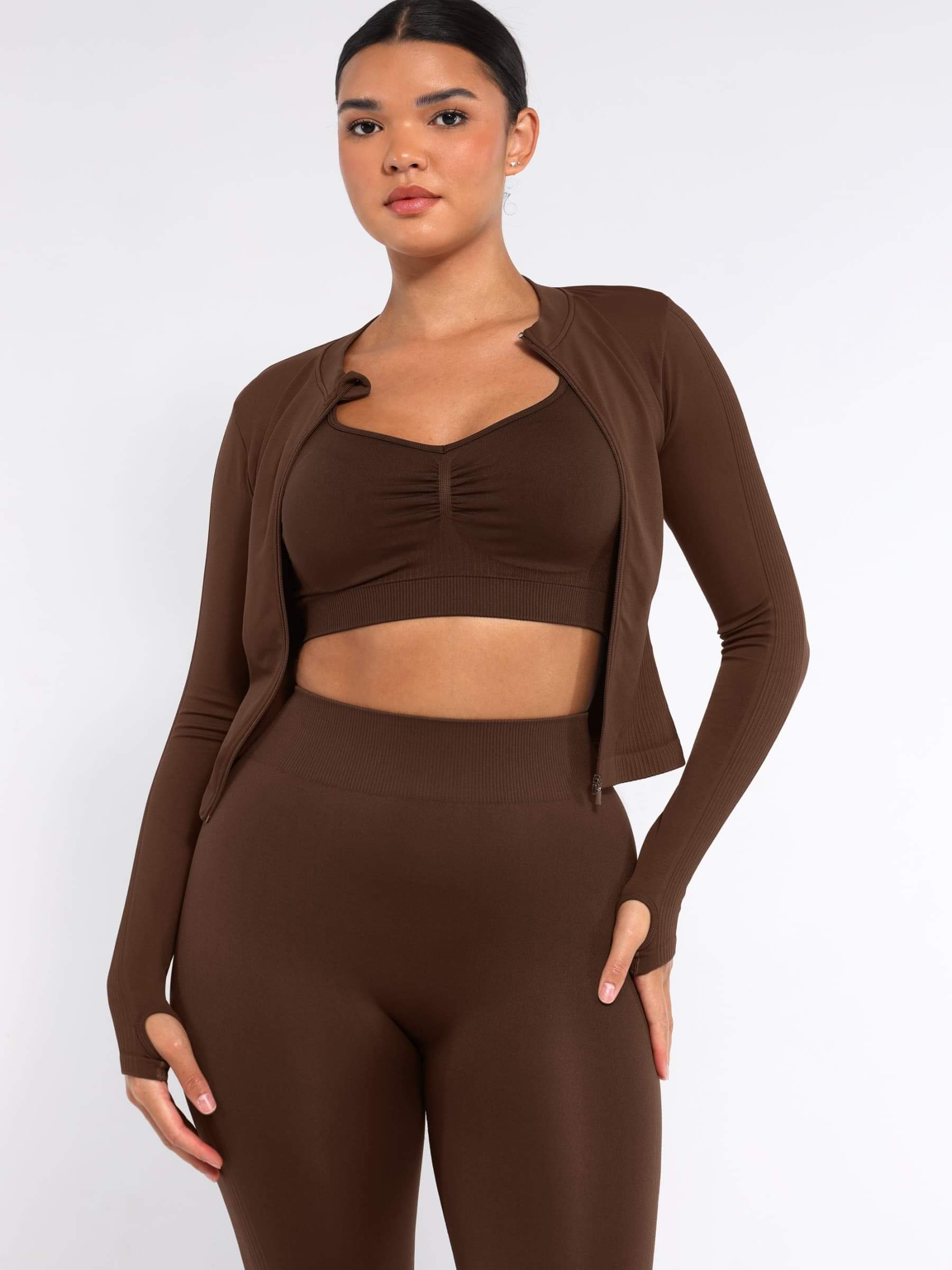 https://cdn.shopify.com/s/files/1/0493/3874/4983/files/activewear-43372232671456.jpg?v=1734701023